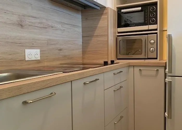 Proche Du Stade De Foot - Etoile - Fr-1-503-84 Apartamento *