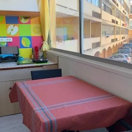 Apartment 2 Etoiles Proche Du Stade Et Des Thermes A Balaruc-les-bains, Avec Parking Et Balcon Ferme - Fr-1-503-84